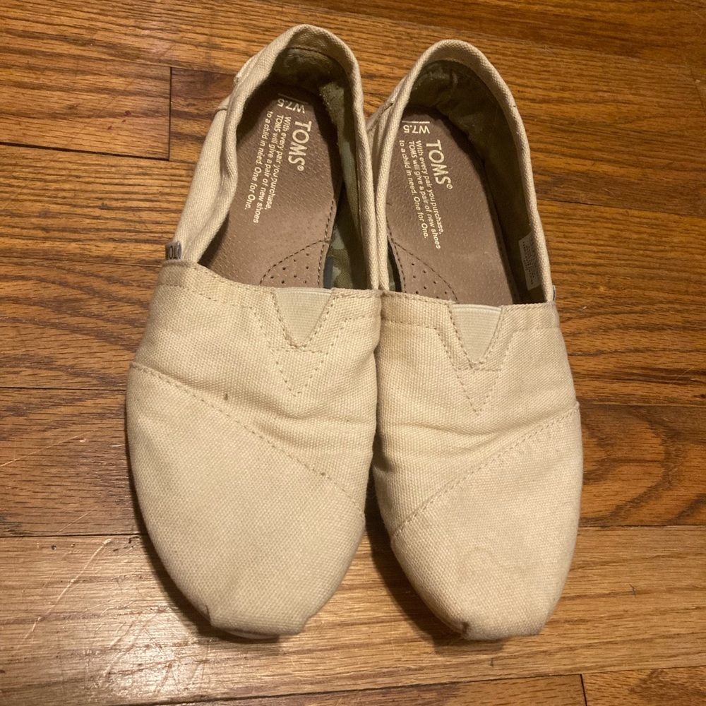 TOMS women’s size 7.5 canvas slip ons